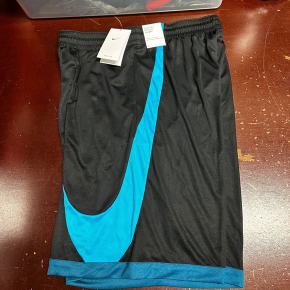 mens nike loose fit knee length shorts
